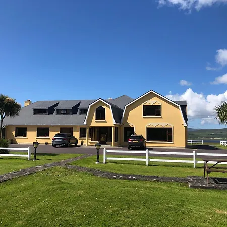 Lakelands House