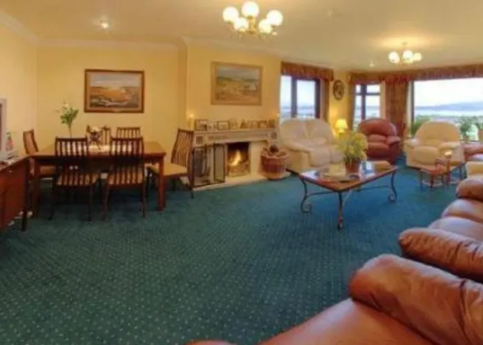 Lakelands House Konukevi *